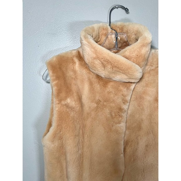 Maximilian Fur Vest $3600 size 4 - Picture 8 of 10